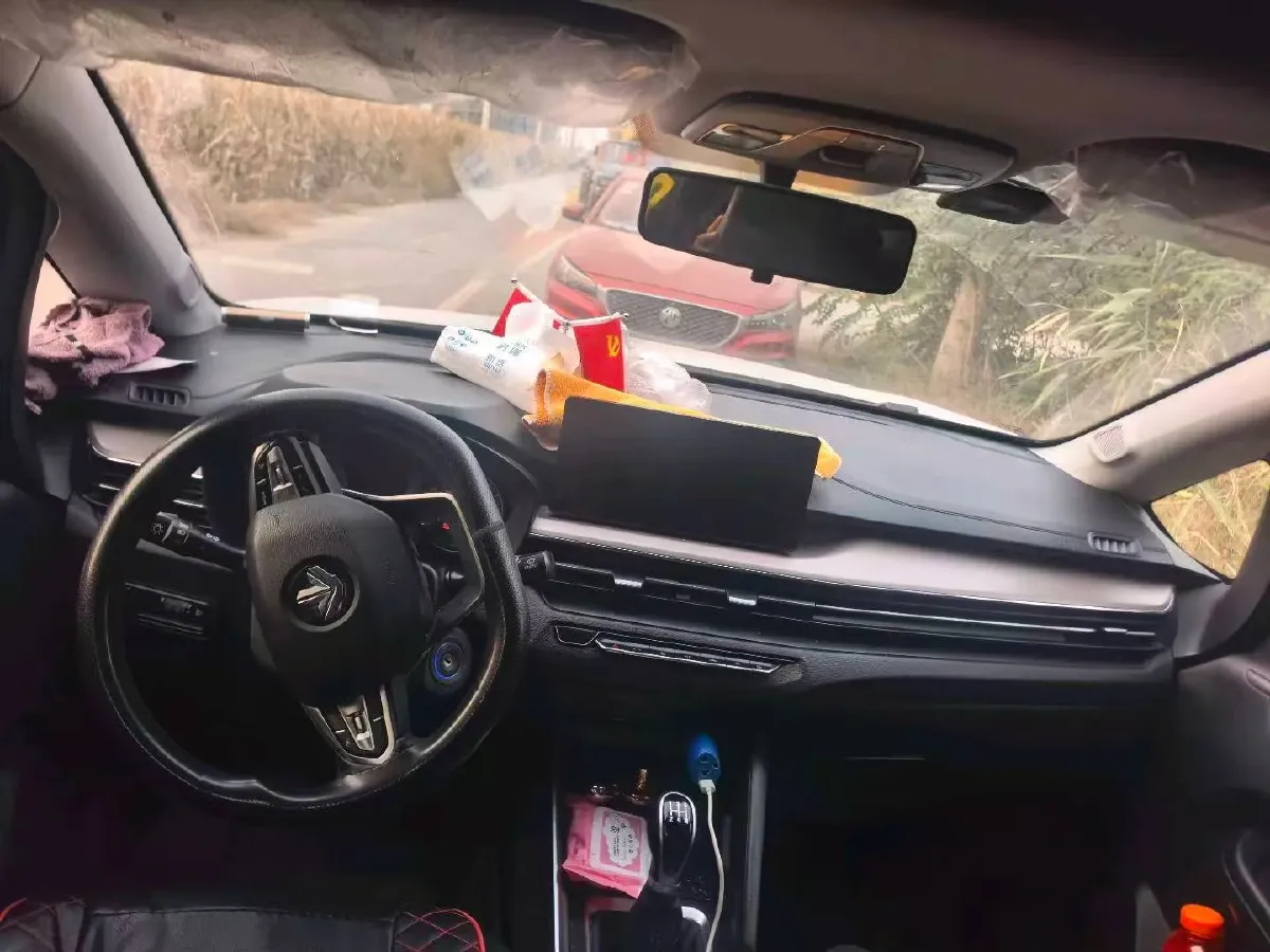 2022 Livan X3 PRO 1.5L 113HP L4 5MT,autocango,china used car exporter,china ev exporter,chinese used car exporter,chinese used ev exporter