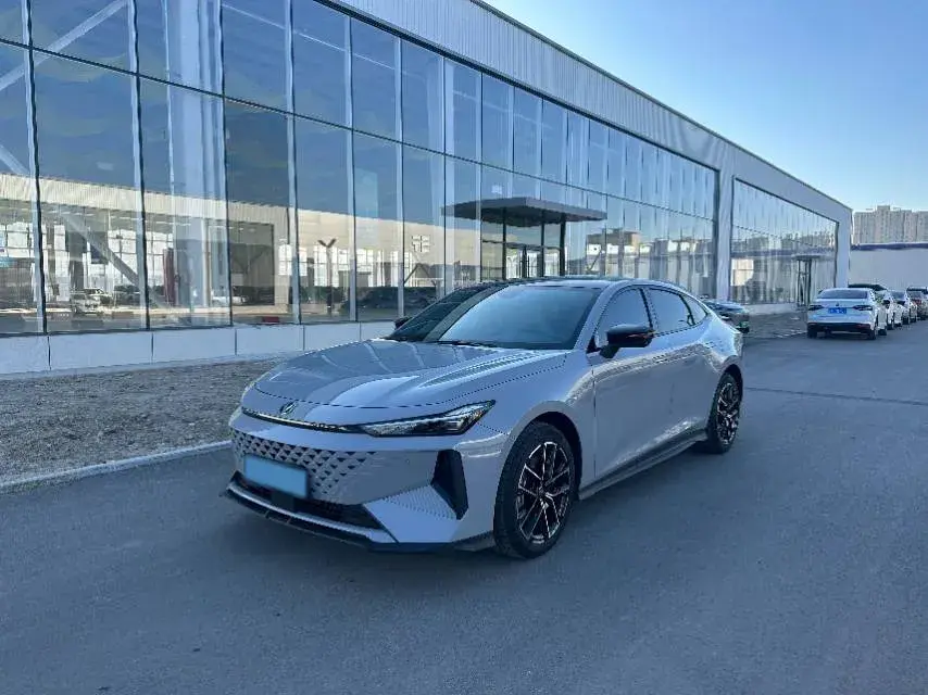 2024 ChangAn UNI-V iDD 1.5L 110HP L4 E-CVT PHEV 18.99KWH