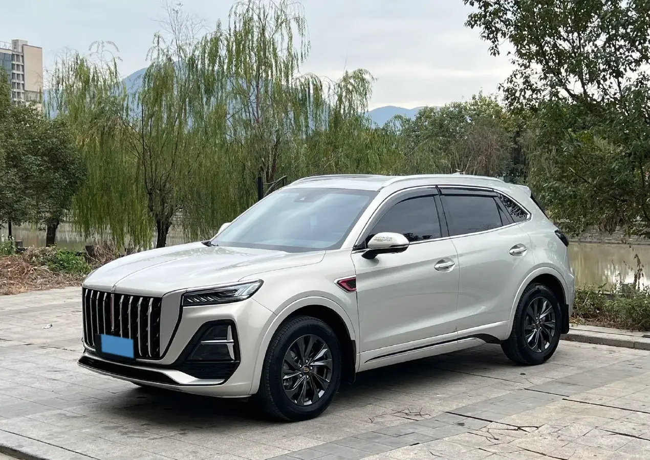 2023 HongQi HS5 2.0T 252HP L4 8AT