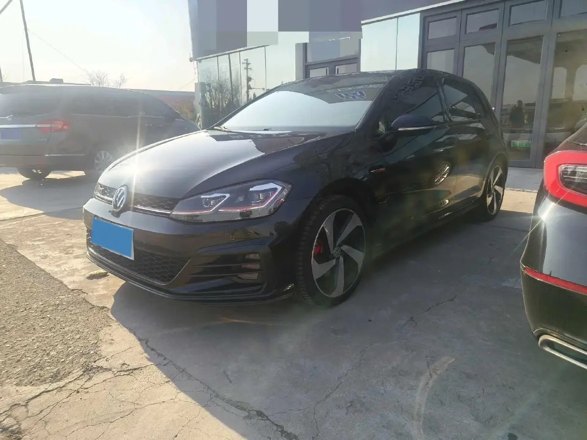 2018 Volkswagen GolfGTI 2.0T 220HP L4 7DCT
