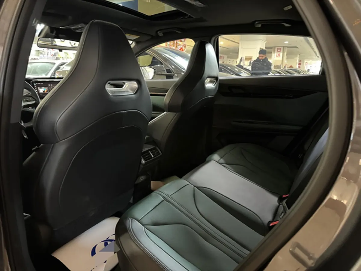 2024 ChangAn UNI-V iDD 1.5L 110HP L4 E-CVT PHEV 18.99KWH,autocango,china used car exporter,china ev exporter,chinese used car exporter,chinese used ev exporter