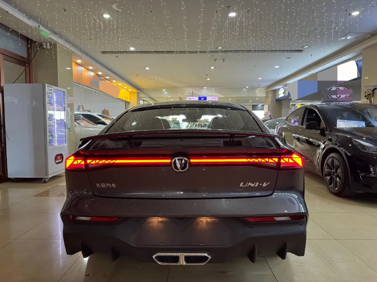 2024 ChangAn UNI-V iDD 1.5L 110HP L4 E-CVT PHEV 18.99KWH,autocango,china used car exporter,china ev exporter,chinese used car exporter,chinese used ev exporter