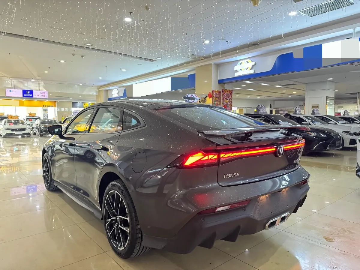 2024 ChangAn UNI-V iDD 1.5L 110HP L4 E-CVT PHEV 18.99KWH,autocango,china used car exporter,china ev exporter,chinese used car exporter,chinese used ev exporter