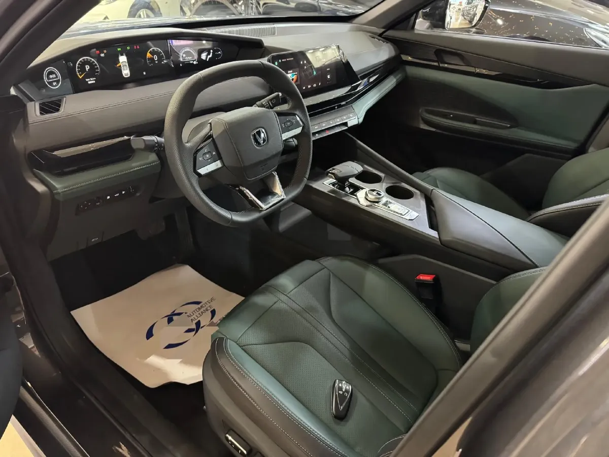 2024 ChangAn UNI-V iDD 1.5L 110HP L4 E-CVT PHEV 18.99KWH,autocango,china used car exporter,china ev exporter,chinese used car exporter,chinese used ev exporter