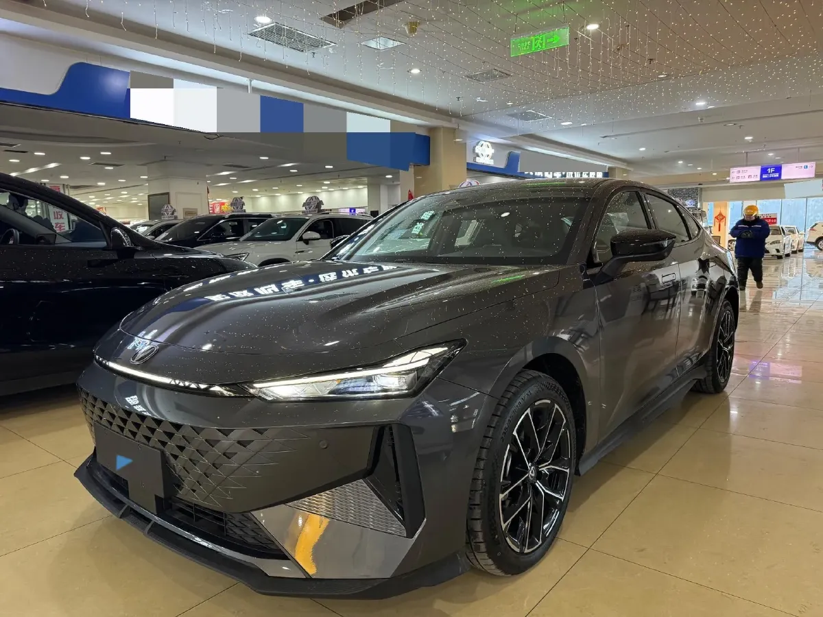 2024 ChangAn UNI-V iDD 1.5L 110HP L4 E-CVT PHEV 18.99KWH,autocango,china used car exporter,china ev exporter,chinese used car exporter,chinese used ev exporter