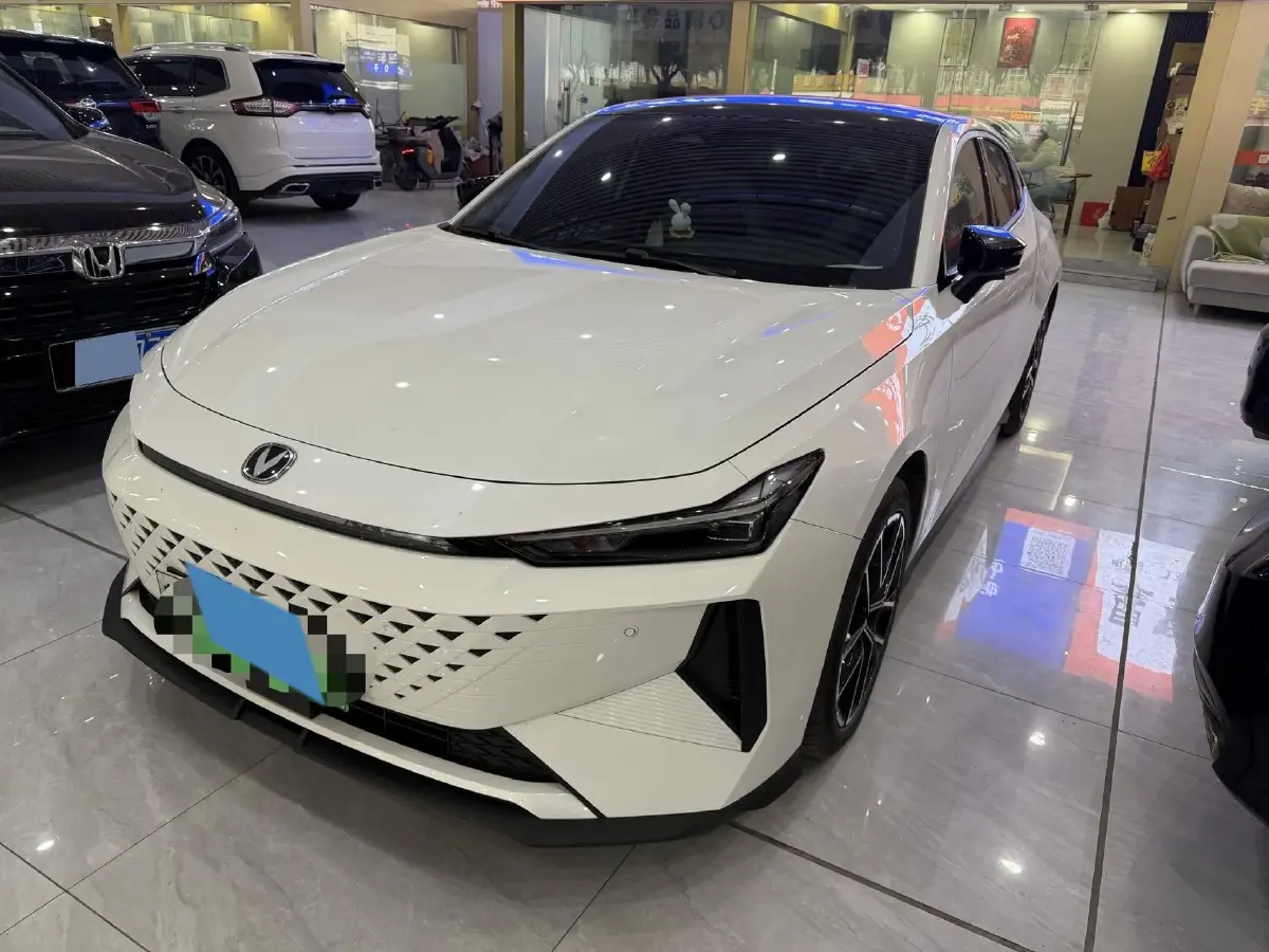 2024 ChangAn UNI-V iDD 1.5L 110HP L4 E-CVT PHEV 18.99KWH