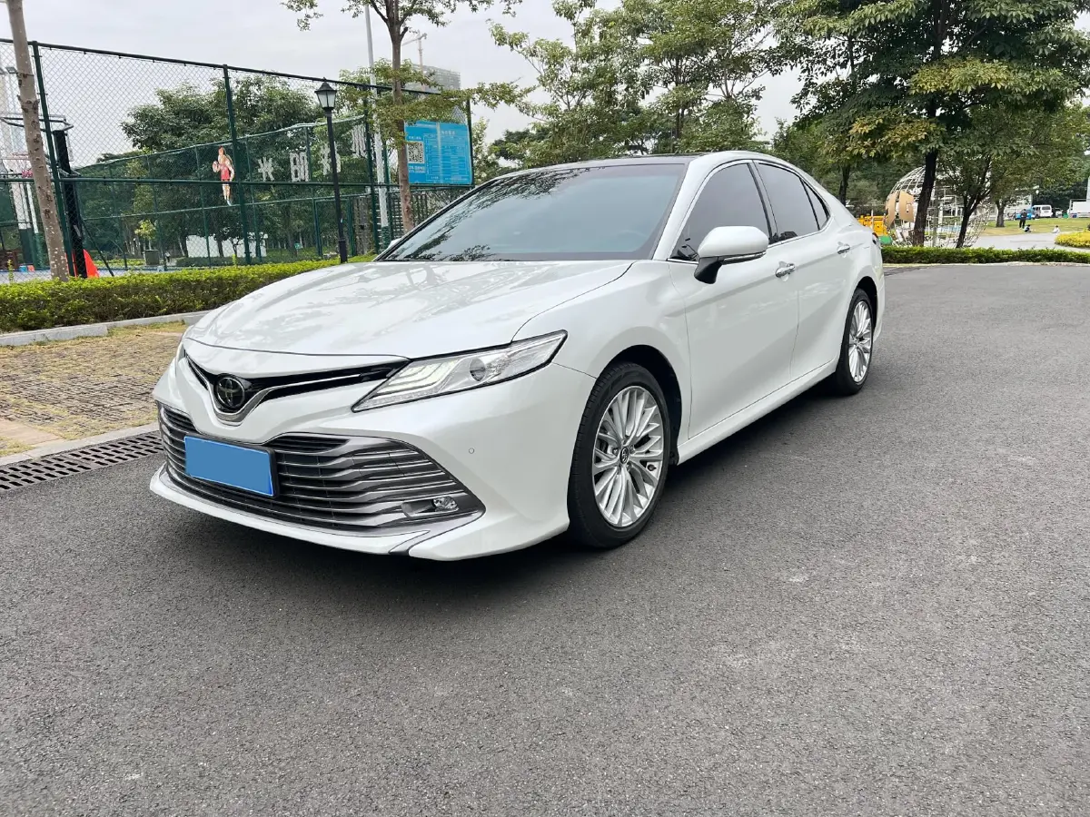 2019 Toyota Camry 2.5L 209HP L4 8AT