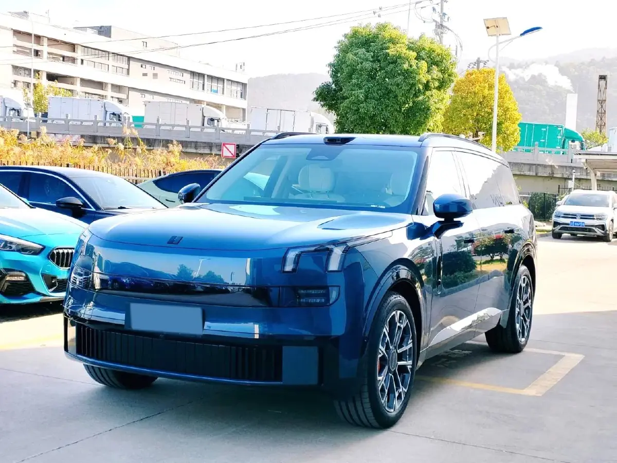 2025 LYNK&CO 900 2.0T 254HP L4 3DHT PHEV
