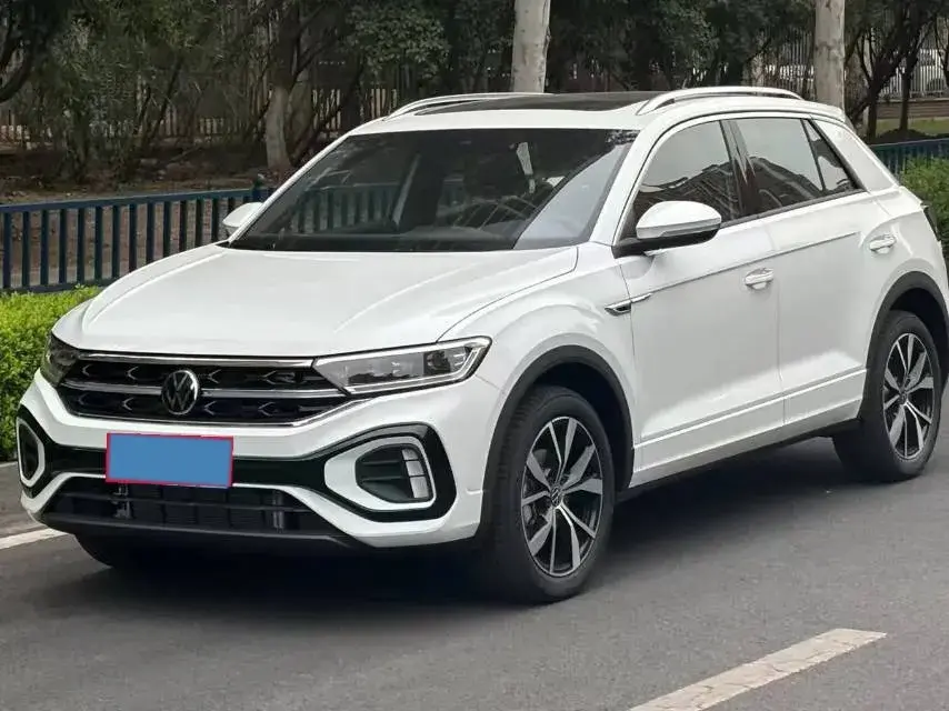 2025 Volkswagen T-Roc 1.5T 160HP L4 7DCT