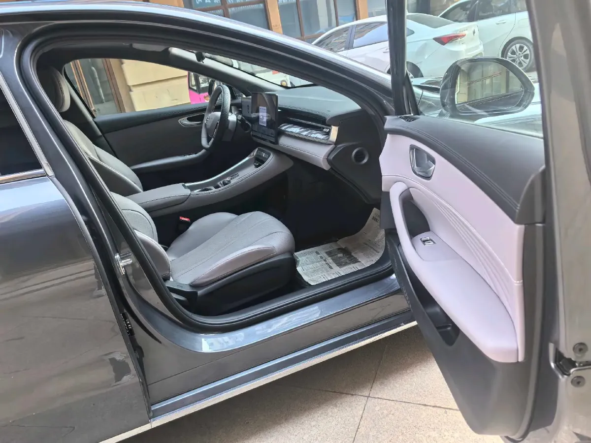 2025 Roewe M7 DMH 1.5L 112HP L4 1DHT PHEV,autocango,china used car exporter,china ev exporter,chinese used car exporter,chinese used ev exporter