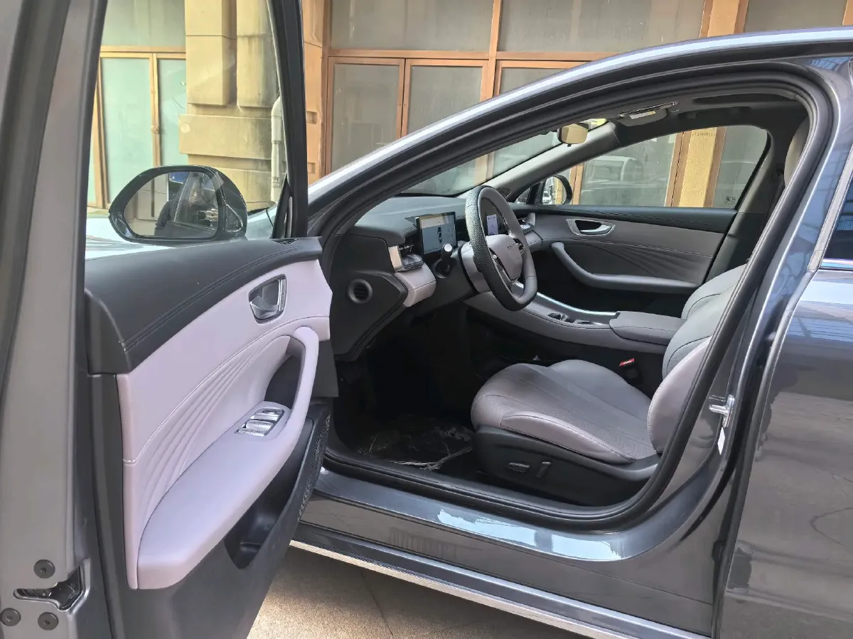 2025 Roewe M7 DMH 1.5L 112HP L4 1DHT PHEV,autocango,china used car exporter,china ev exporter,chinese used car exporter,chinese used ev exporter