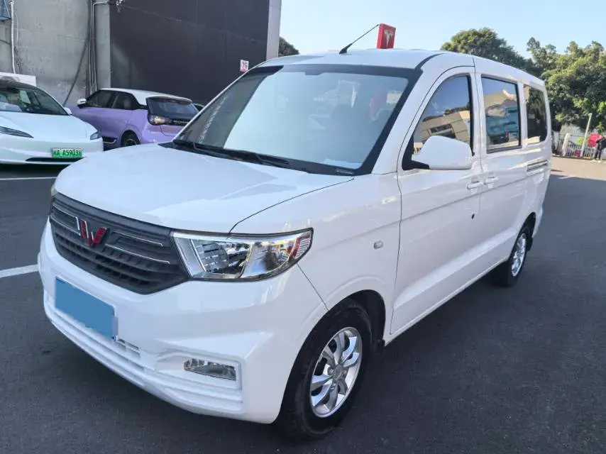 2019 WuLing HongGuang V 1.5L 99HP L4 6MT
