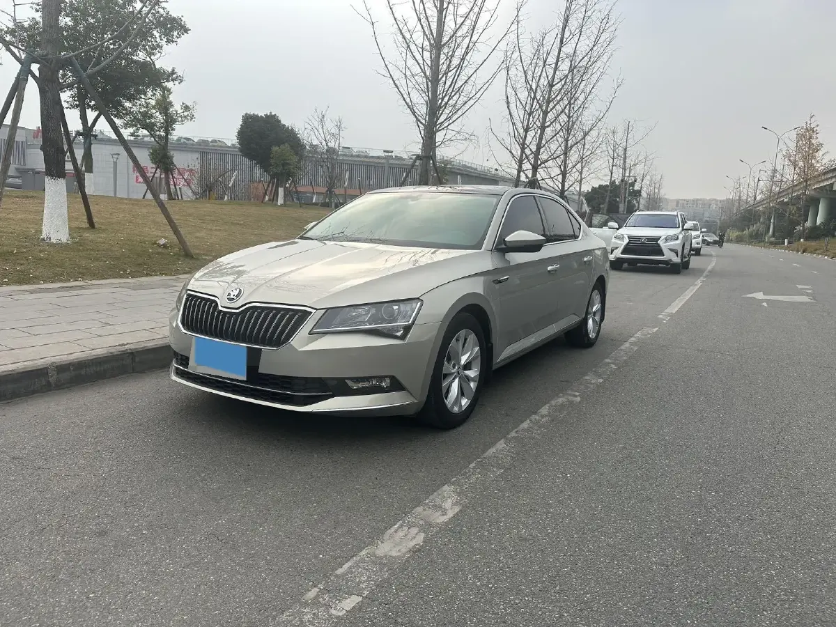 2018 Skoda Superb 1.8T 180HP L4 7DCT