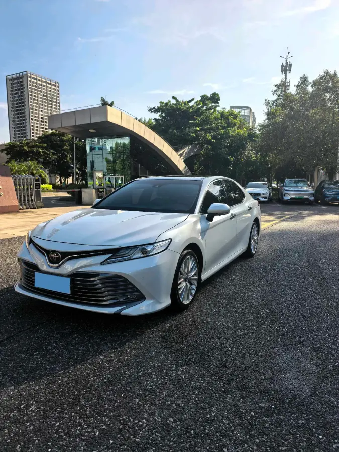 2019 Toyota Camry 2.5L 209HP L4 8AT