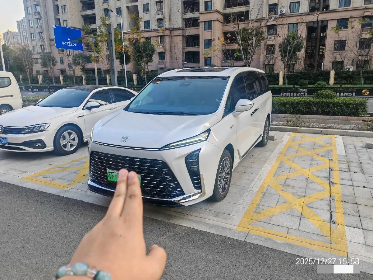 2024 Buick GL8 1.5T 180HP L4 2DHT PHEV 24.4KWH