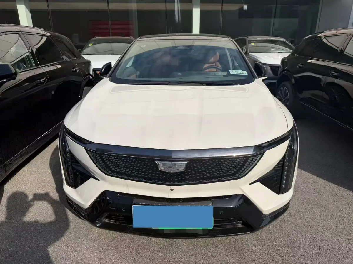 2024 Cadillac OPTIQ BEV 79.7KWH,autocango,china used car exporter,china ev exporter,chinese used car exporter,chinese used ev exporter