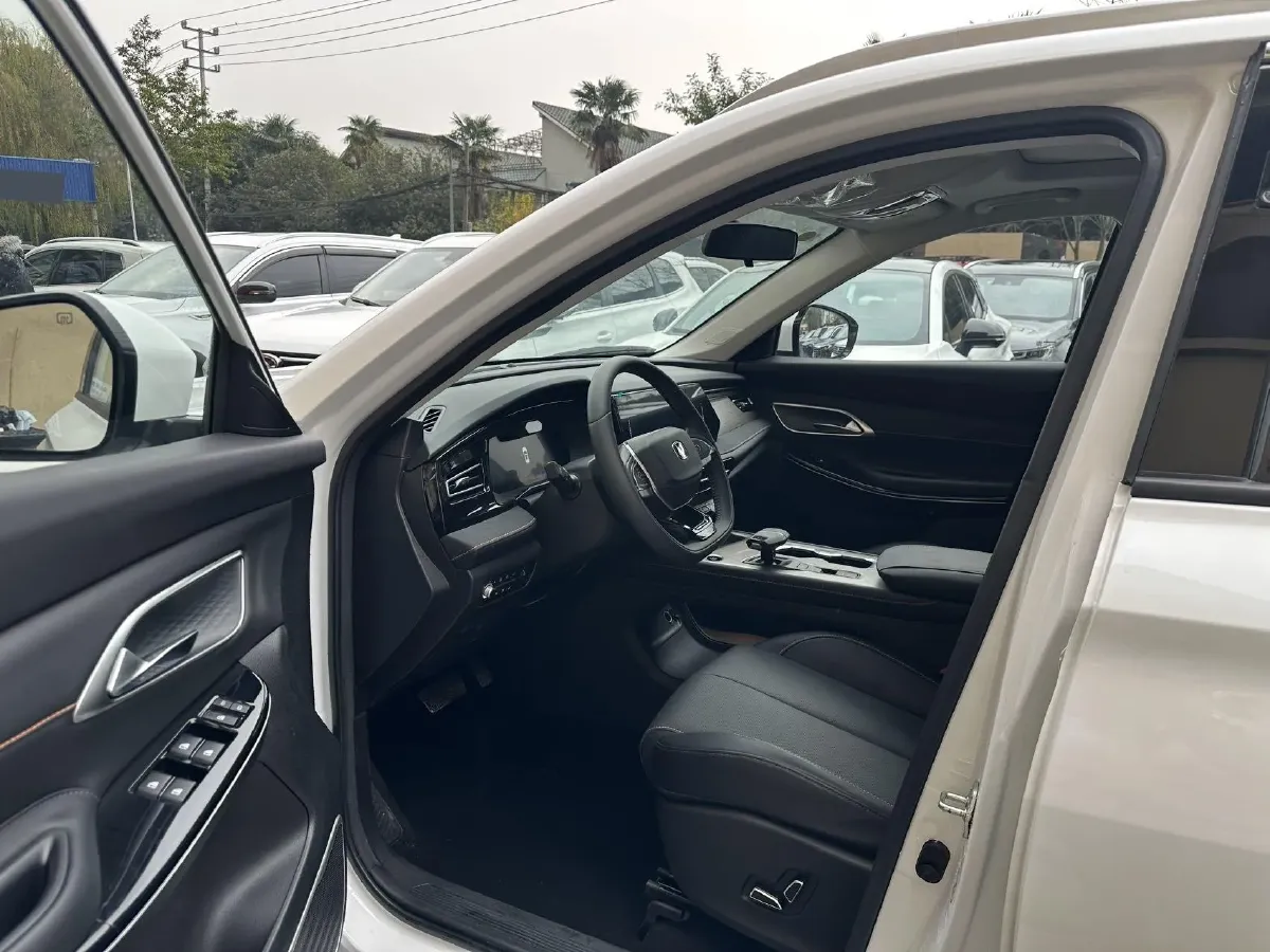 2024 ChangAn X7 PLUS 1.5T 188HP L4 7DCT,autocango,china used car exporter,china ev exporter,chinese used car exporter,chinese used ev exporter