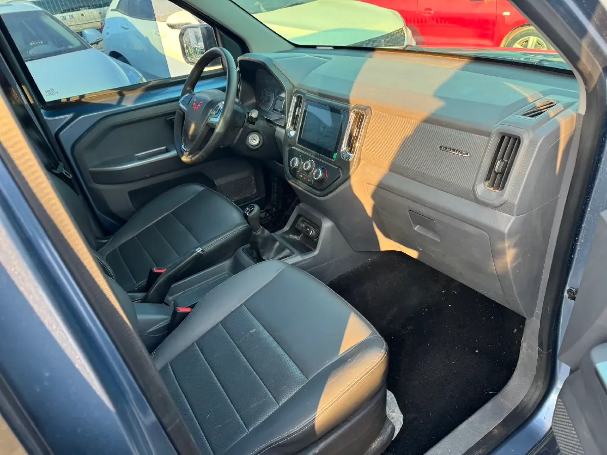 2021 WuLing ZhentTu 1.5L 99HP L4 5MT,autocango,china used car exporter,china ev exporter,chinese used car exporter,chinese used ev exporter