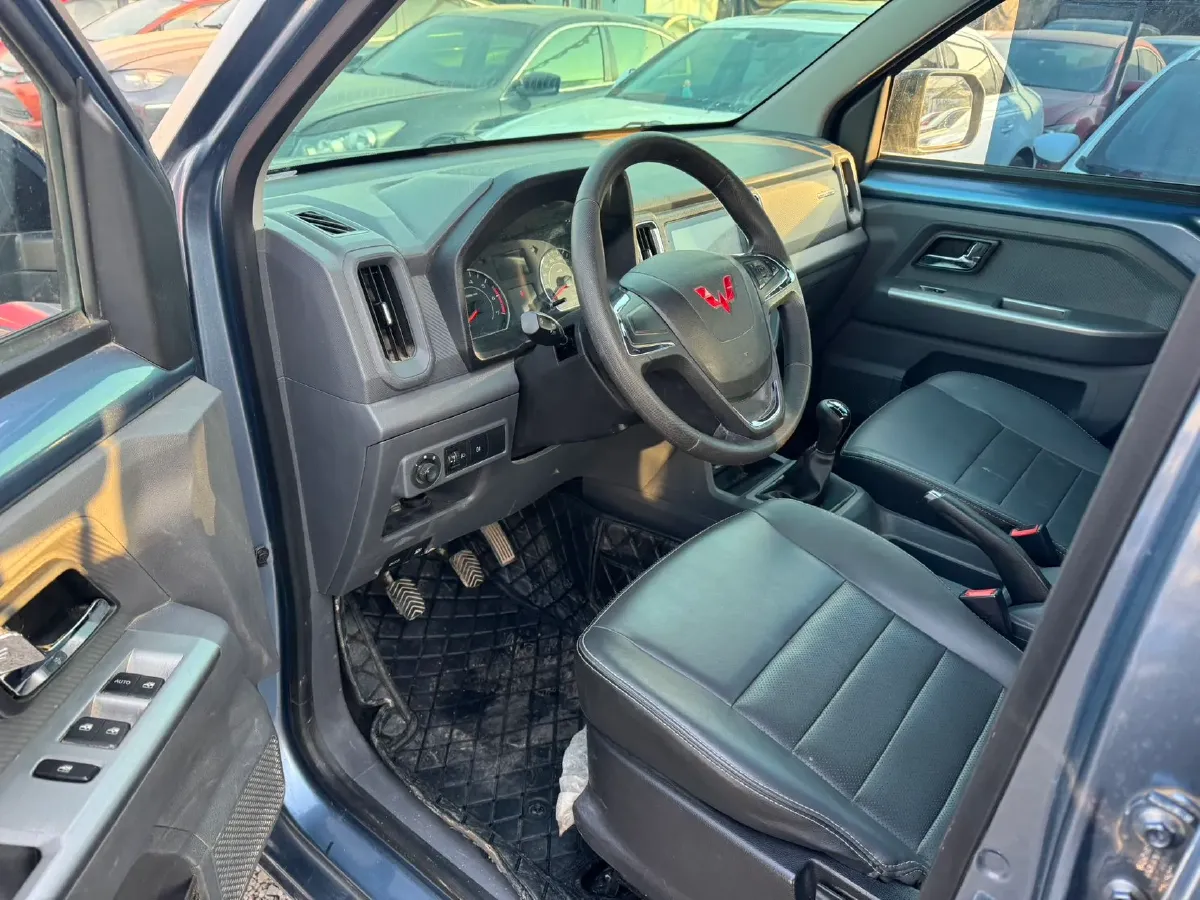 2021 WuLing ZhentTu 1.5L 99HP L4 5MT,autocango,china used car exporter,china ev exporter,chinese used car exporter,chinese used ev exporter