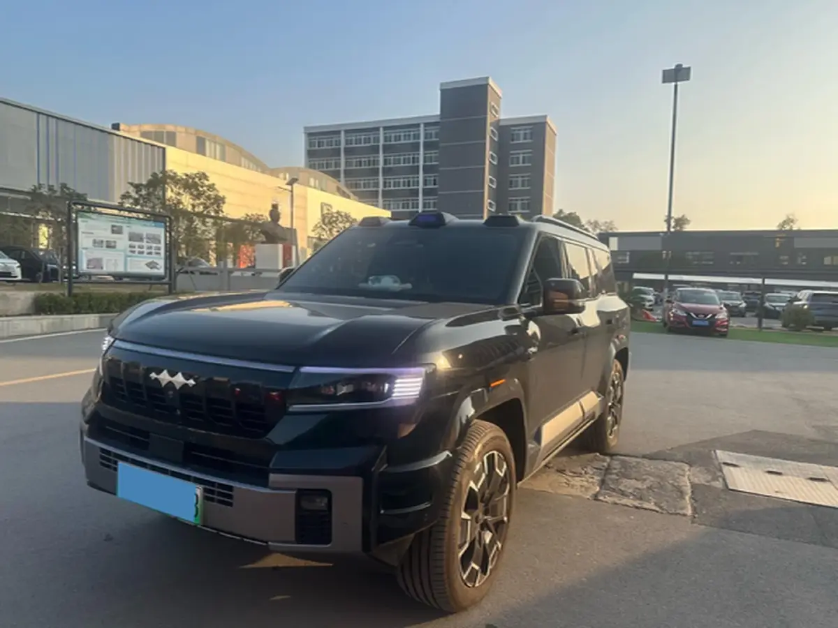 2025 FangChengBao Bao 8 2.0T 245HP L4 E-CVT PHEV 36.8KWH