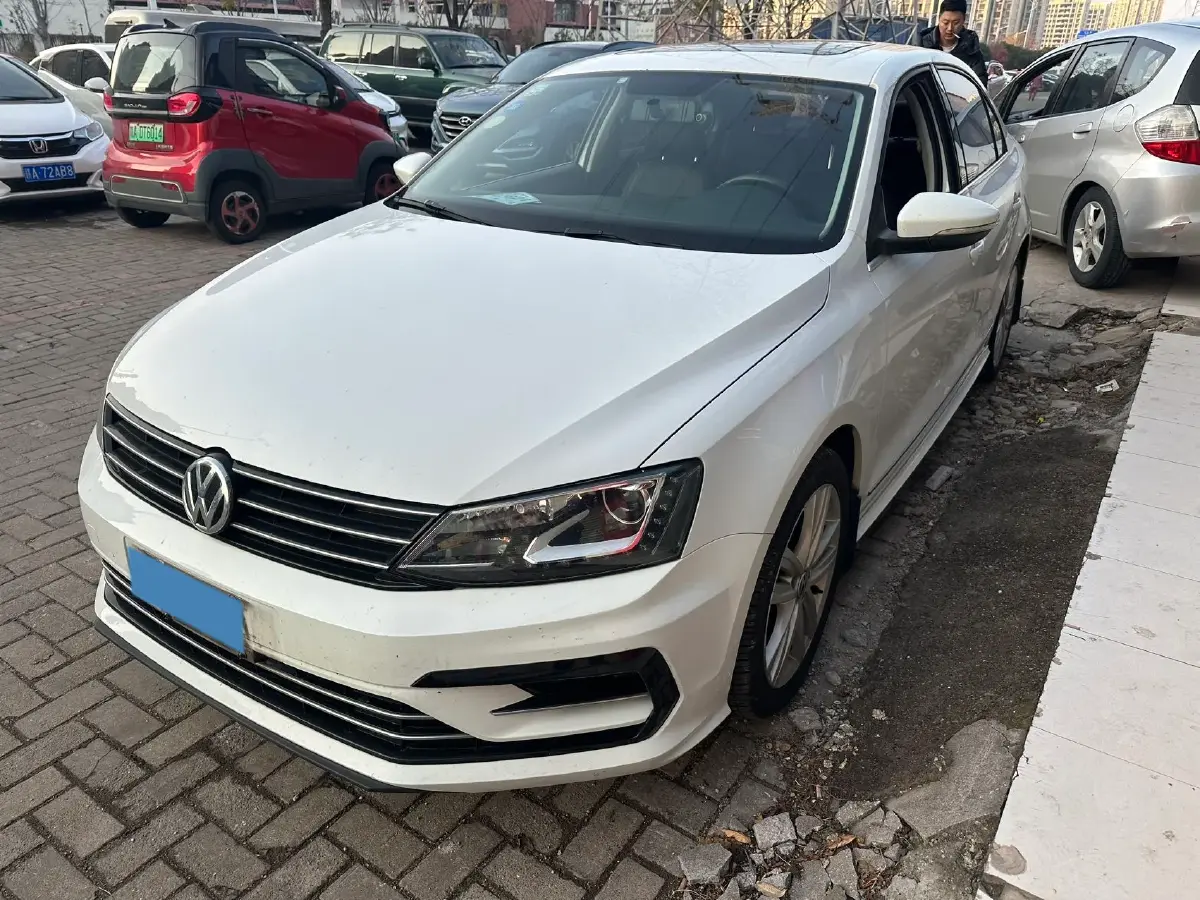 2018 Volkswagen Sagitar 1.4T 150HP L4 7DCT