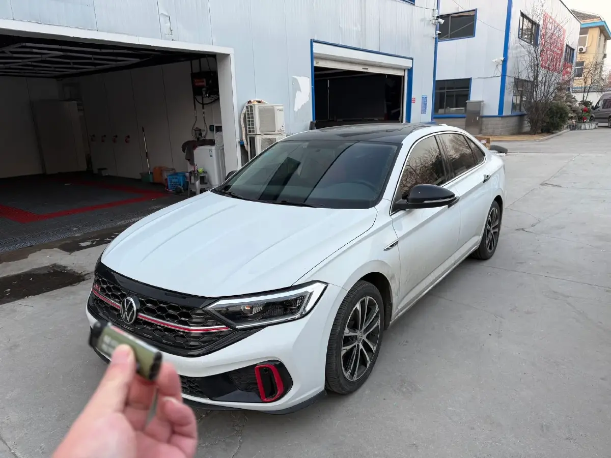 2020 Volkswagen Sagitar 1.2T 116HP L4 7DCT