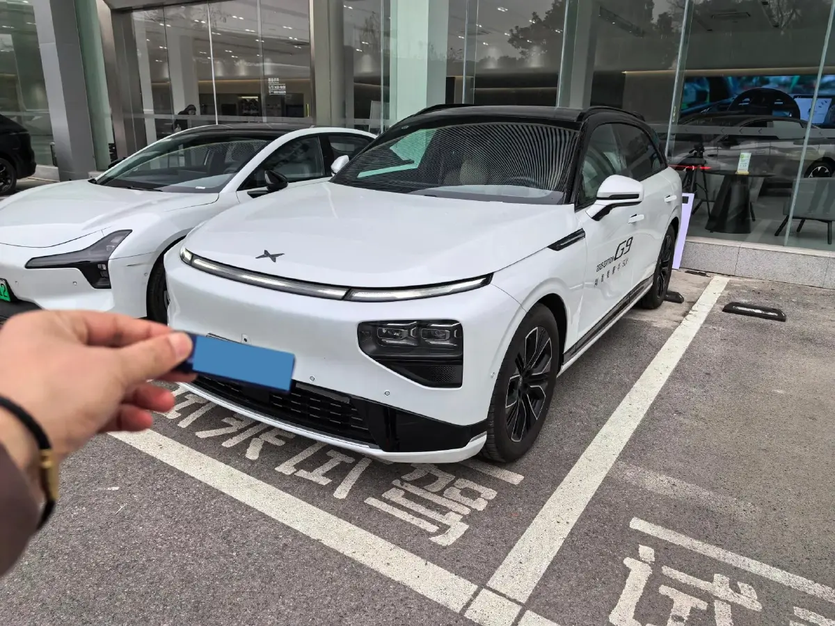 2025 Xpeng G9 BEV 79KWH