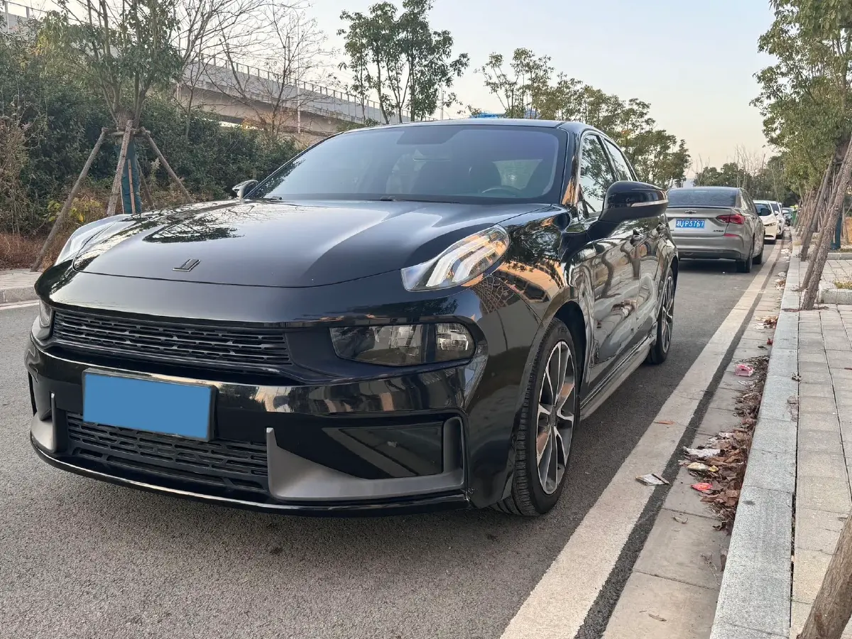 2019 LYNK&CO 03 2.0T 190HP L4 6AT