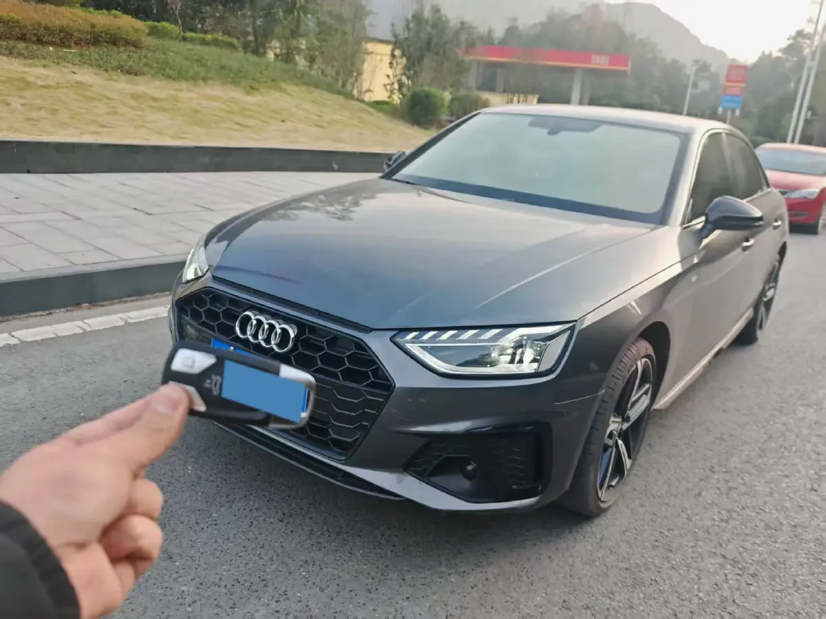 2025 Audi A4L 2.0T 190HP L4 7DCT