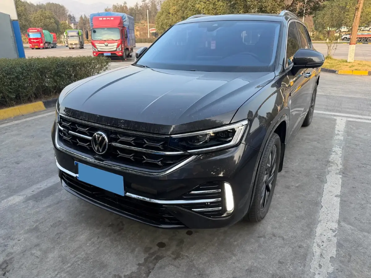 2024 Volkswagen Tayron 2.0T 220HP L4 7DCT