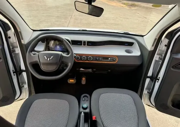 2021 WuLing HongGuang MINI EV BEV 13.9KWH,autocango,china used car exporter,china ev exporter,chinese used car exporter,chinese used ev exporter