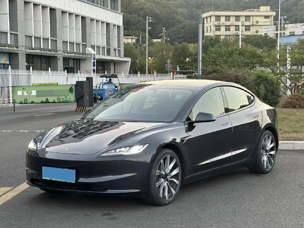 2025 Tesla Model 3 BEV 62.5KWH
