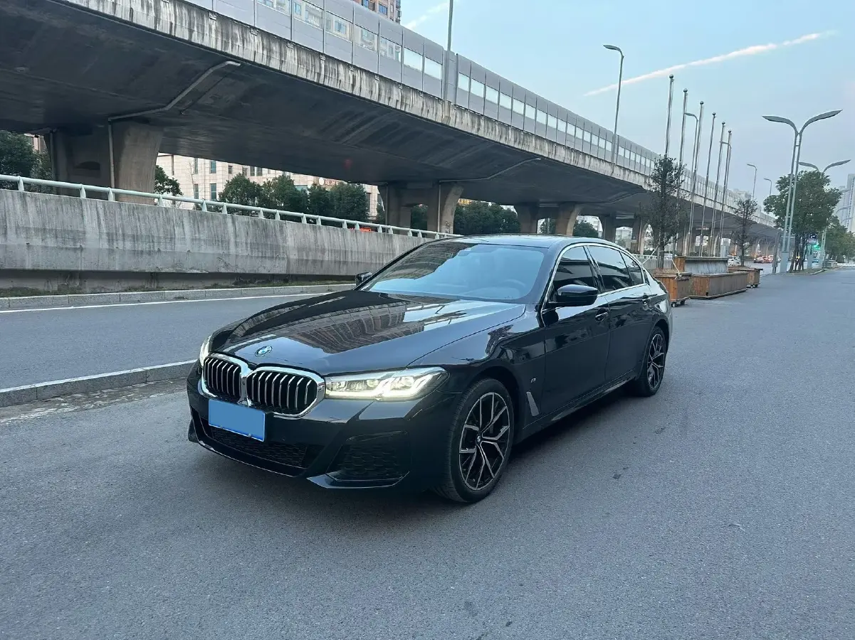 2023 BMW 5 Series 2.0T 245HP L4 8AT