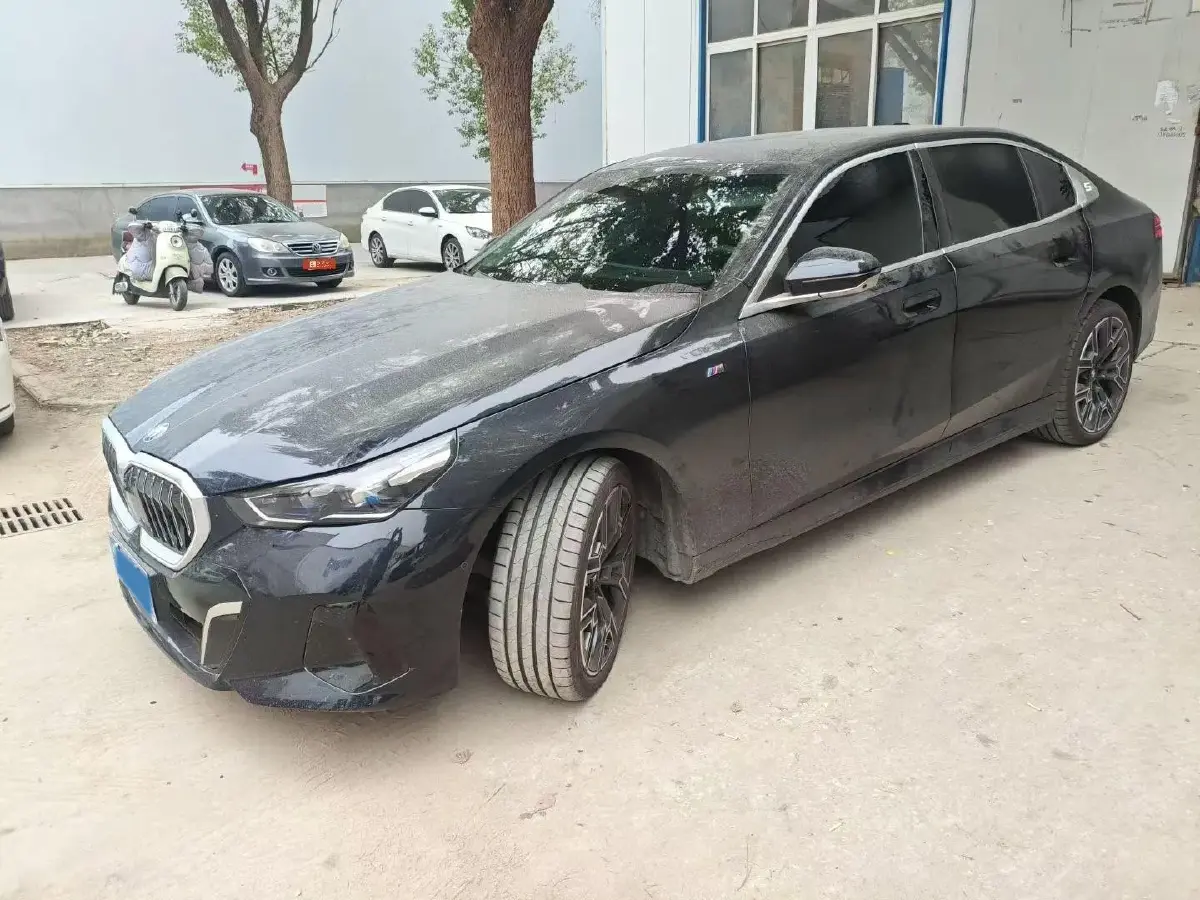 2024 BMW 5 Series 2.0T 258HP L4 8AT