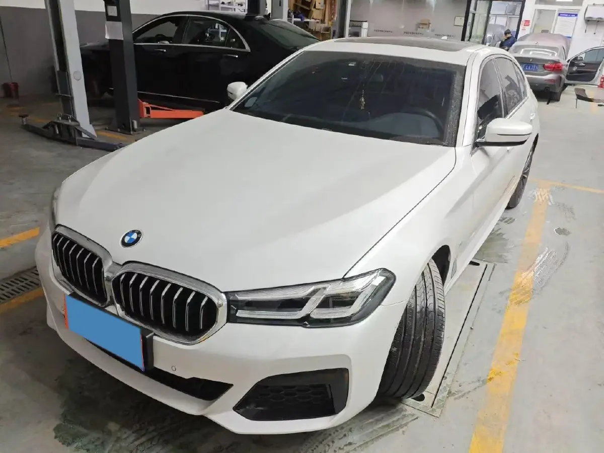 2023 BMW 5 Series 2.0T 245HP L4 8AT