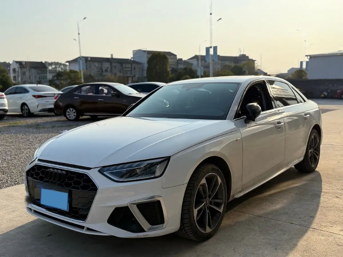 2022 Audi A4L 2.0T 190HP L4 7DCT
