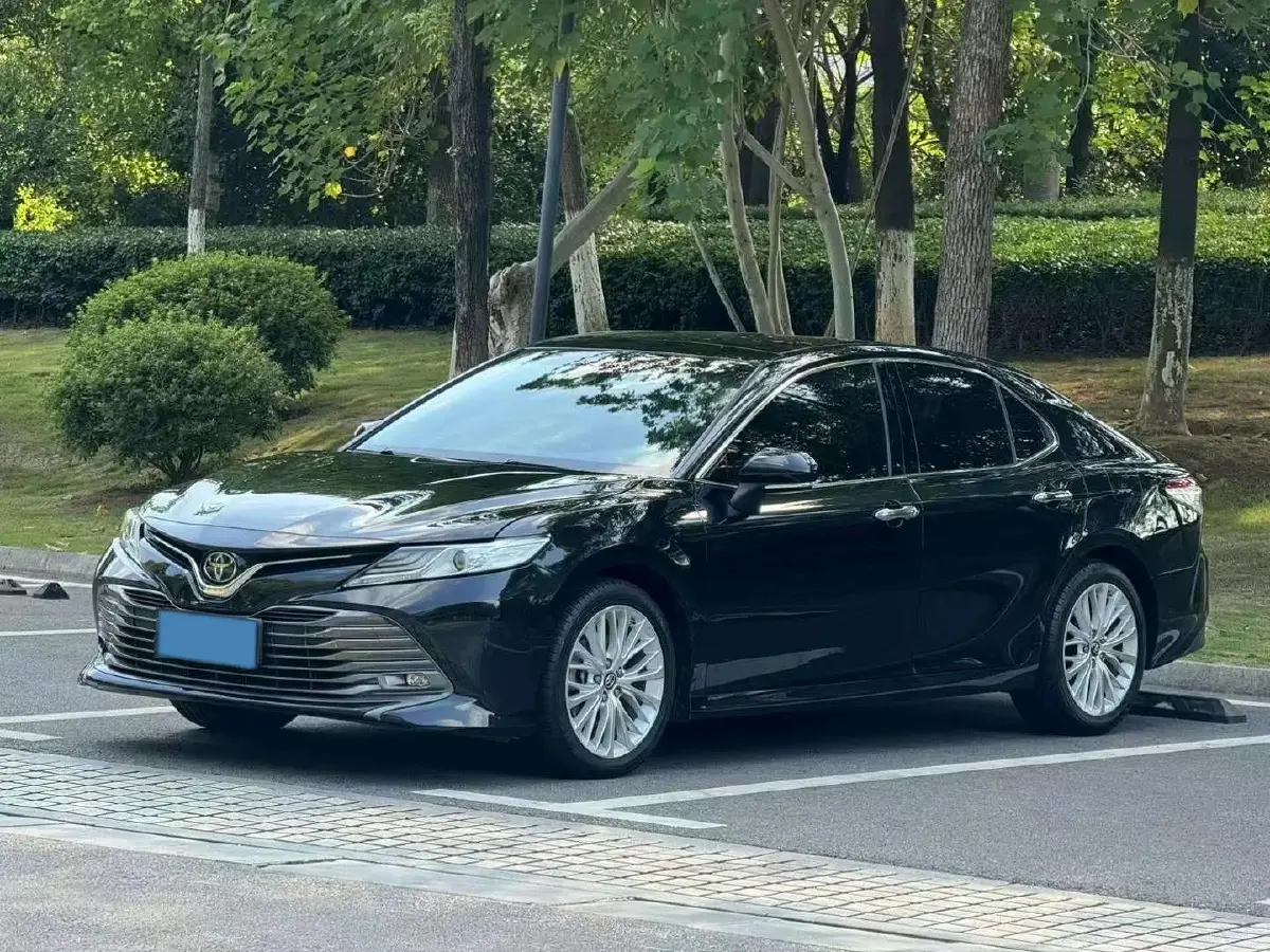 2019 Toyota Camry 2.5L 209HP L4 8AT