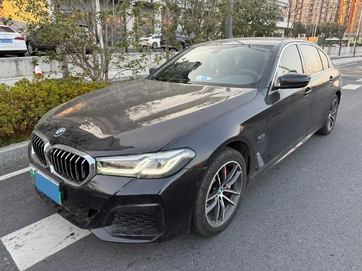 2022 BMW 5 Series 2.0T 184HP L4 8AT PHEV 17.7KWH