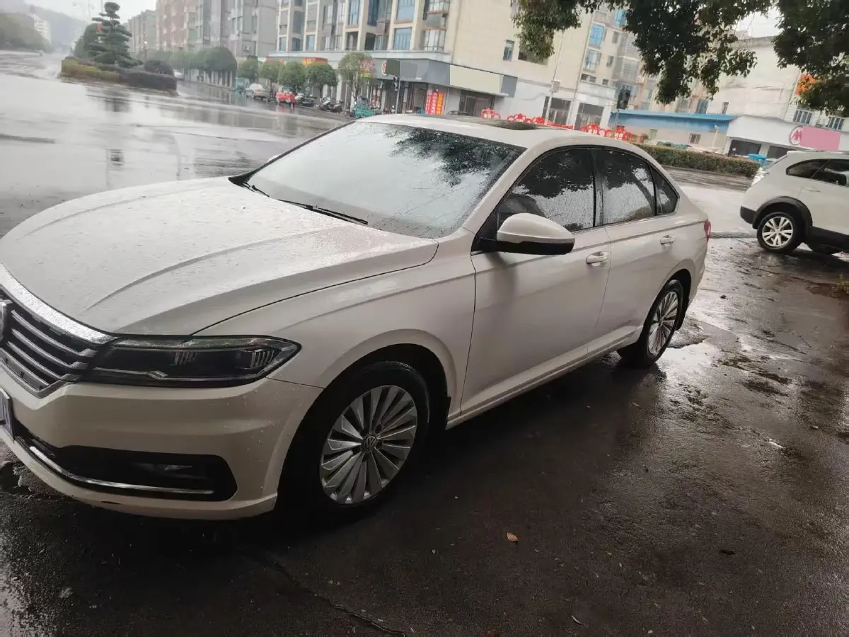 2019 Volkswagen Sagitar 1.2T 116HP L4 7DCT