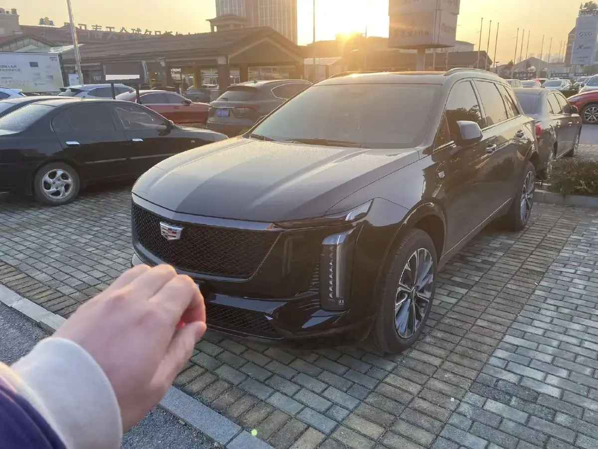 2025 Cadillac XT5 2.0T 237HP L4 9AT