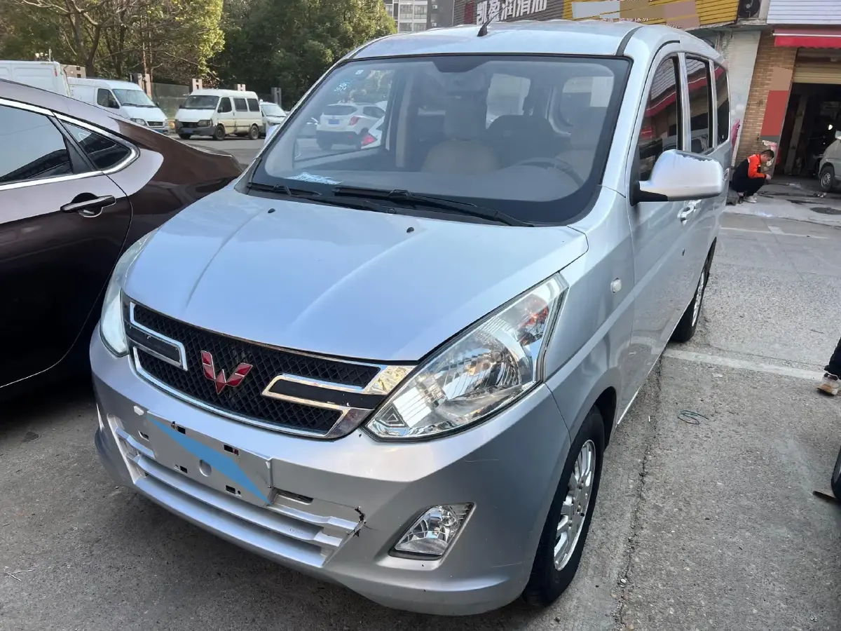 2016 WuLing RongGuang V 1.2L 88HP L4 5MT