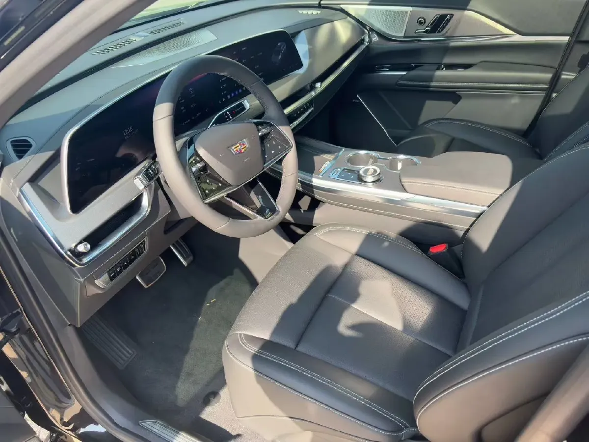 2025 Cadillac XT5 2.0T 237HP L4 9AT,autocango,china used car exporter,china ev exporter,chinese used car exporter,chinese used ev exporter