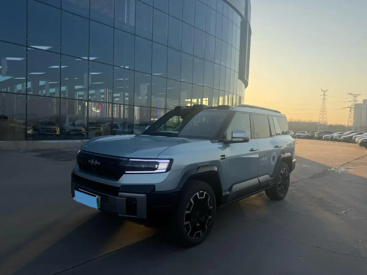 2025 FangChengBao Bao 8 2.0T 245HP L4 E-CVT PHEV 36.8KWH