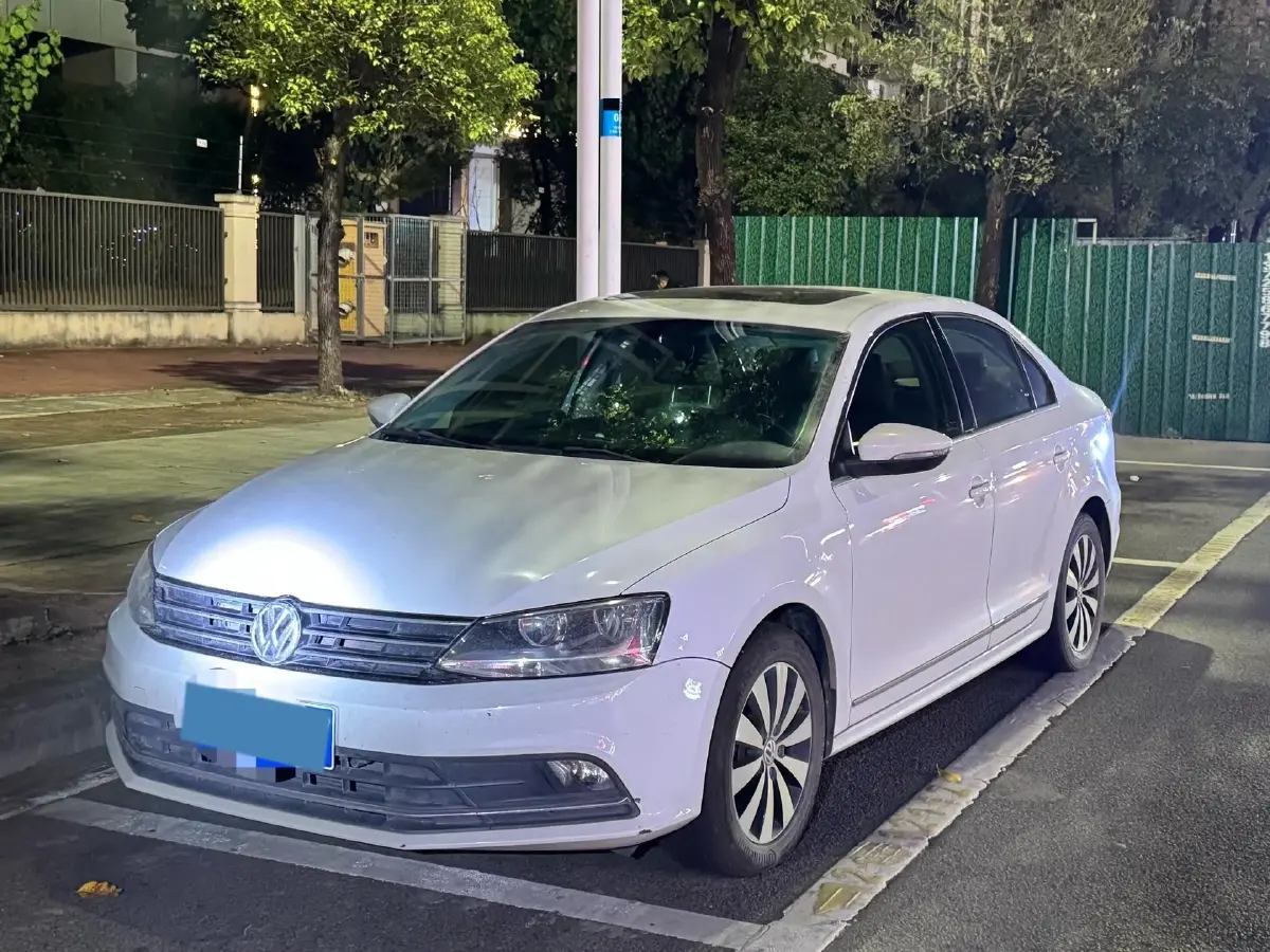 2018 Volkswagen Sagitar 1.2T 110HP L4 7DCT