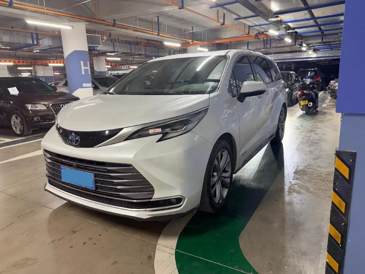 2023 Toyota Sienna 2.5L 189HP L4 E-CVT Hybrid