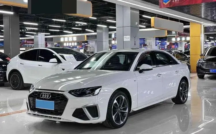 2022 Audi A4L 2.0T 190HP L4 7DCT