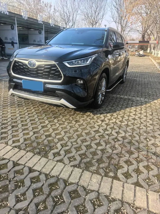 2022 Toyota Highlander 2.5L 192HP L4 E-CVT Hybrid