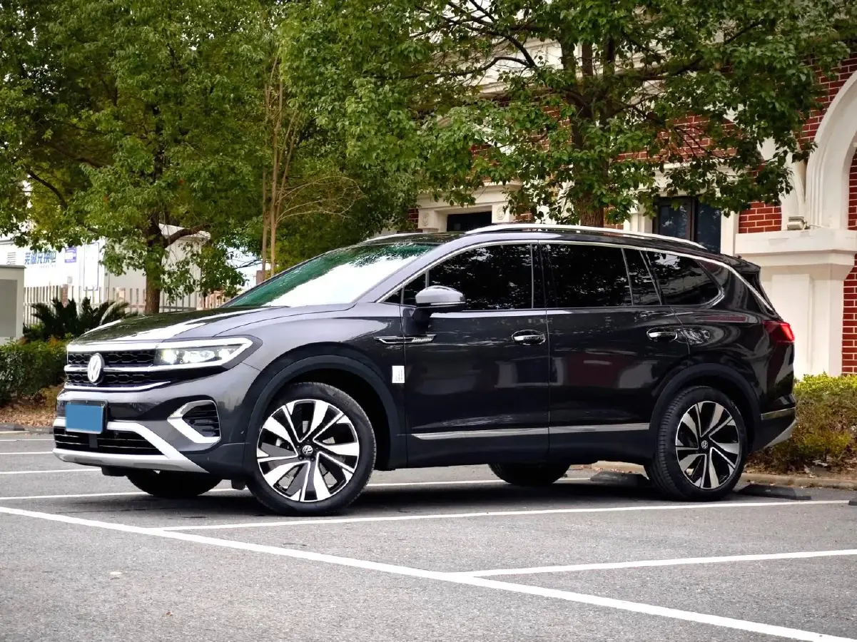 2024 Volkswagen Talagon 2.0T 220HP L4 7DCT