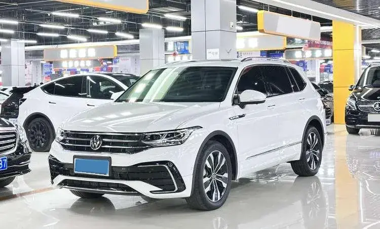 2023 Volkswagen Tiguan L 2.0T 220HP L4 7DCT