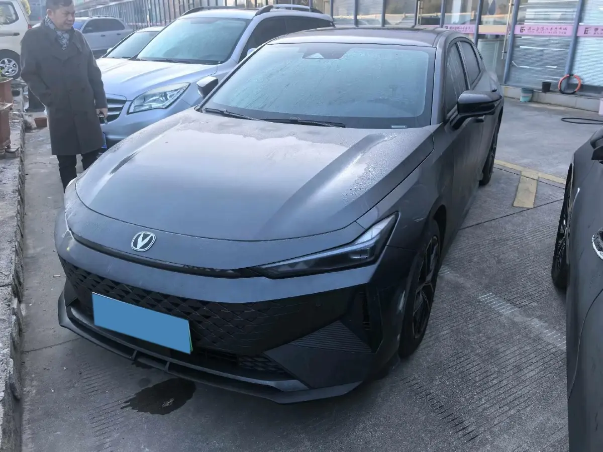 2024 ChangAn UNI-V iDD 1.5L 110HP L4 E-CVT PHEV 18.99KWH